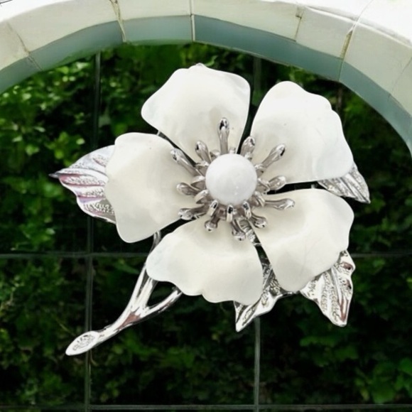 Sarah Coventry Jewelry - Vintage Sarah Coventry Large White Enameled 3D Flower Silver Tone Brooch